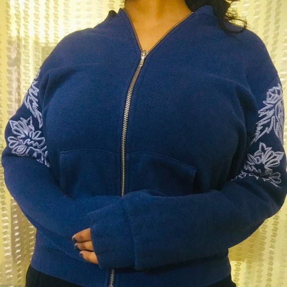 Femella Embroidered Pullover - Picture 3 of 5
